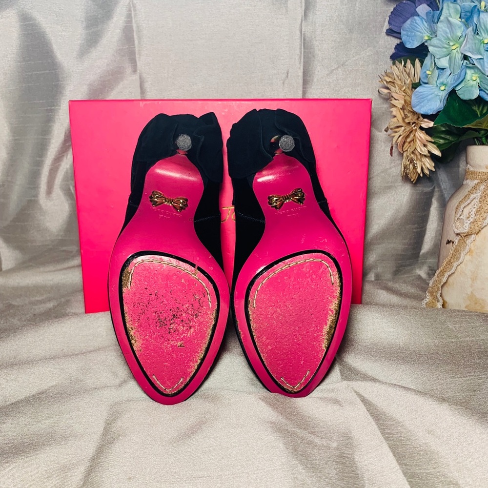 Betsey Johnson Gold Tip Heels